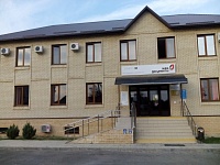 Входная группа МФЦ в Тбилисском районе.  Новая,  7б